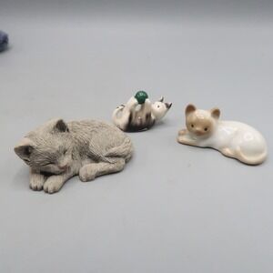 Lot of 3 Cocker Kitten Cat Figurine lot Sandcast Goebel Kitty Figures